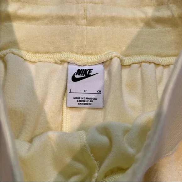 Nike Sportswear Terry Shorts - Picture 4 of 6